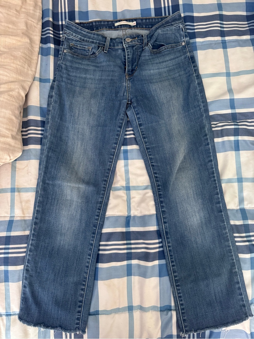 Levi’s 714-Women's Ankle Crop Straight-Leg Jeans in Medium Blue